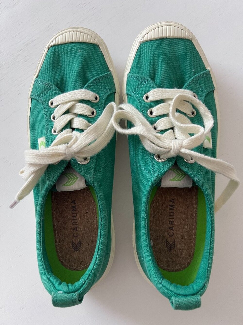 Cariuma OCA Low Top Green Cotton Canvas Sneakers - Women's Size 7